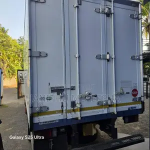 Isuzu NPR 85 2015 Lorry (Used)