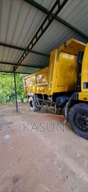 Ashok-Leyland Tipper 2016 Lorry (Used)