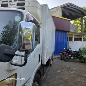 Isuzu NPR 85 2015 Lorry (Used)