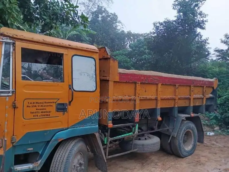 Ashok-Leyland Tipper 2011 Lorry (Used)