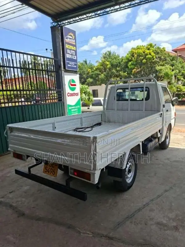 Mitsubishi Delica 1999 Lorry (Used)