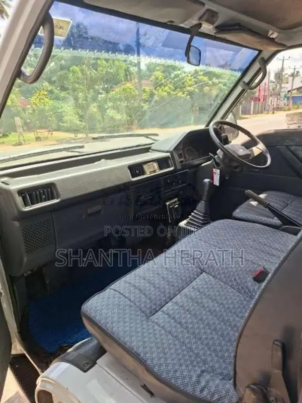 Mitsubishi Delica 1999 Lorry (Used)