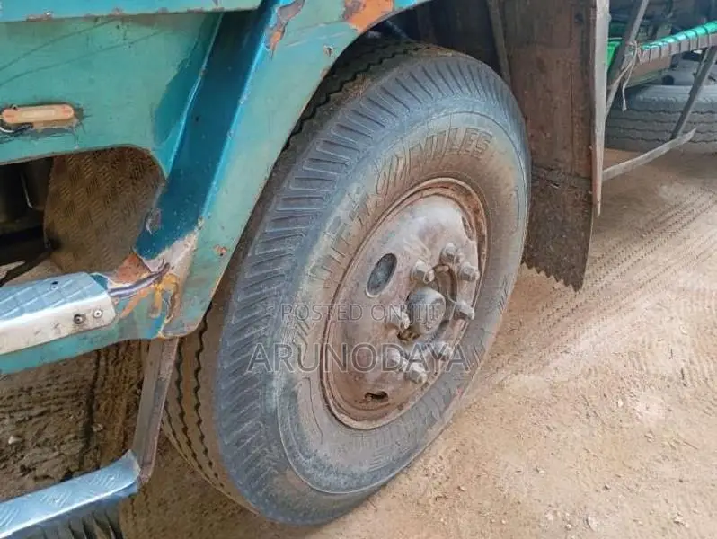 Ashok-Leyland Tipper 2011 Lorry (Used)