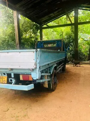 Isuzu ELF 1980 Lorry (Used)