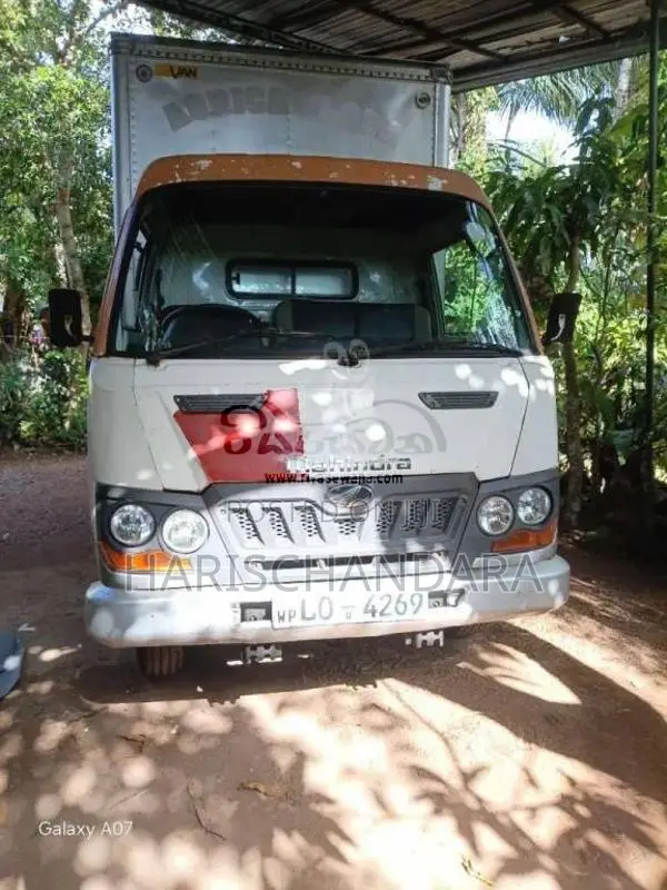 Mahindra Optimo 2017 Lorry (Used)