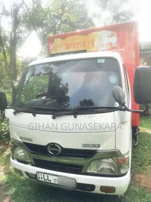 HINO Full Body 2015 Lorry (Used)