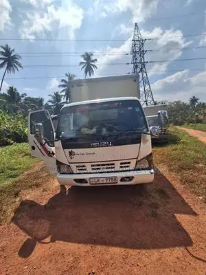 Isuzu Full Body 2005 Lorry (Used)