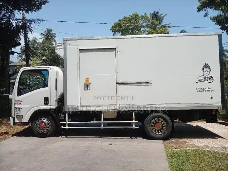 Isuzu Freezer 2011 Lorry (Used)
