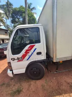 Isuzu Full Body 2005 Lorry (Used)