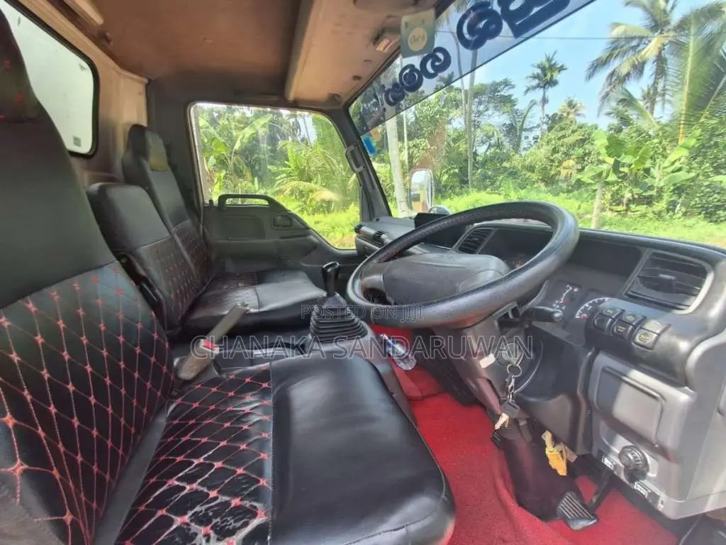 Isuzu Full Body 2005 Lorry (Used)