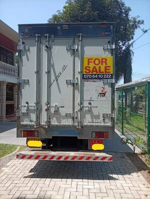 Isuzu Freezer 2011 Lorry (Used)