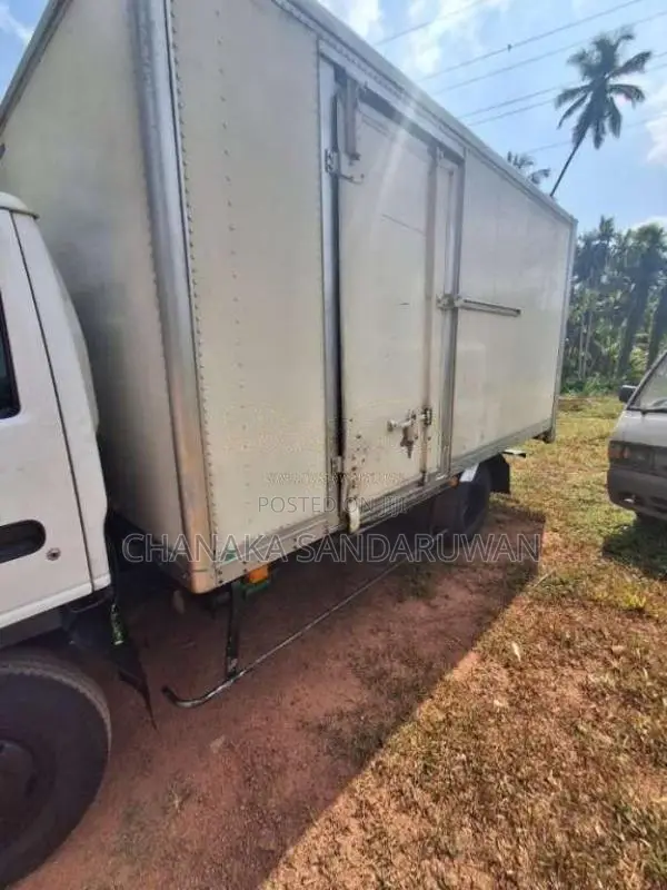 Isuzu Full Body 2005 Lorry (Used)