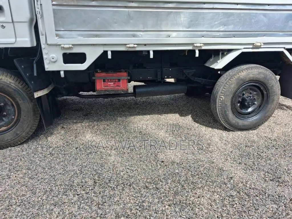 Isuzu ELF 1980 Lorry (Used)