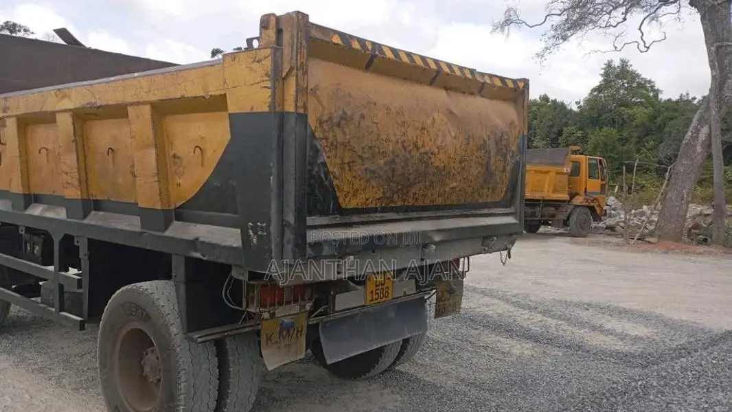 Ashok-Leyland Tipper 2011 Lorry (Used)