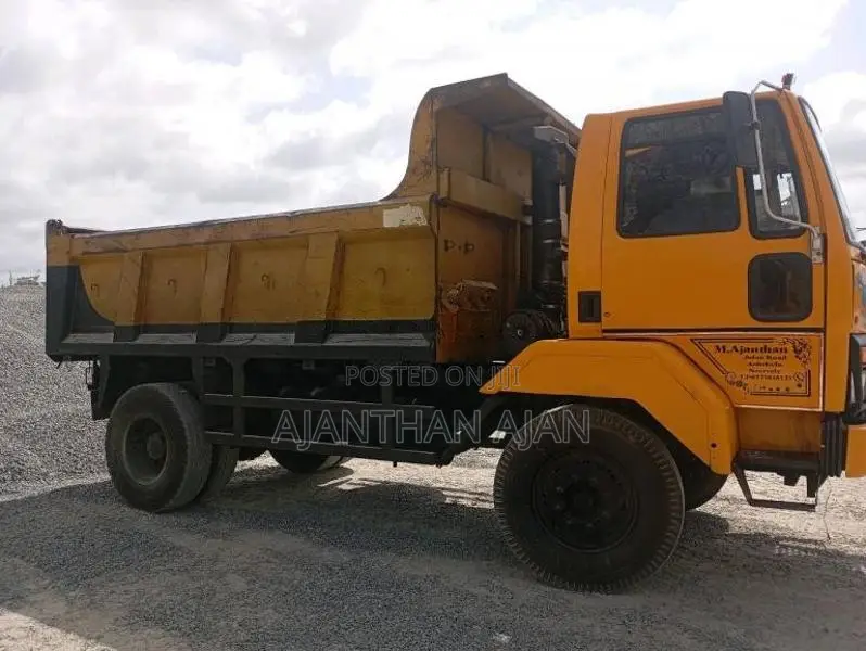 Ashok-Leyland Tipper 2011 Lorry (Used)