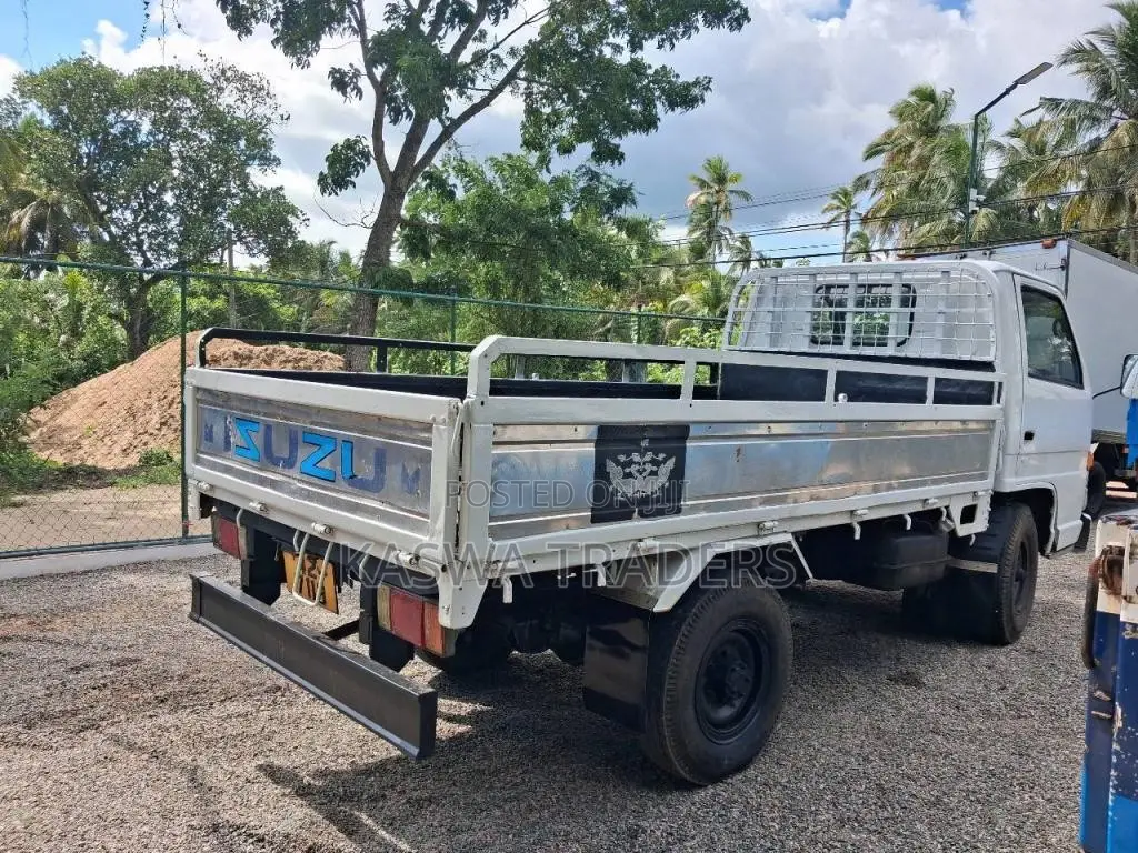 Isuzu ELF 1980 Lorry (Used)