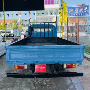 Mazda Titan 2000 Lorry (Used)