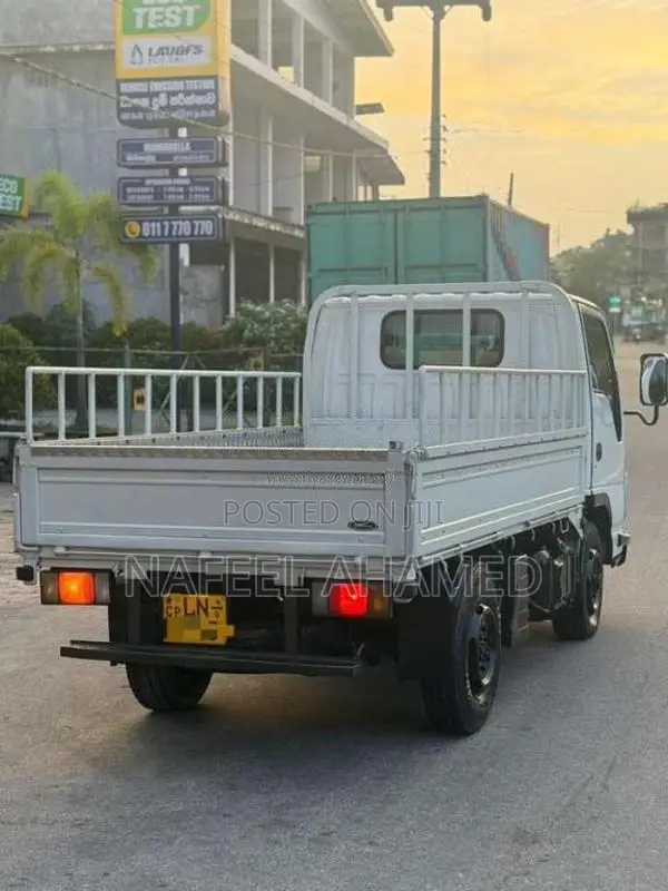 Isuzu ELF 2012 Lorry (Used)