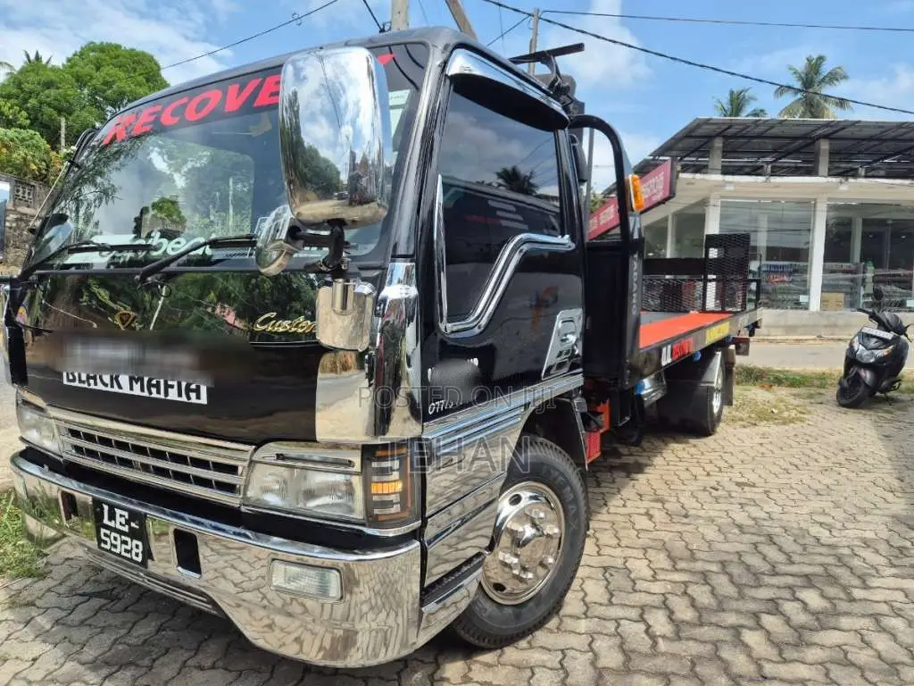 Isuzu NPR Carrier 1999 Lorry (Used)