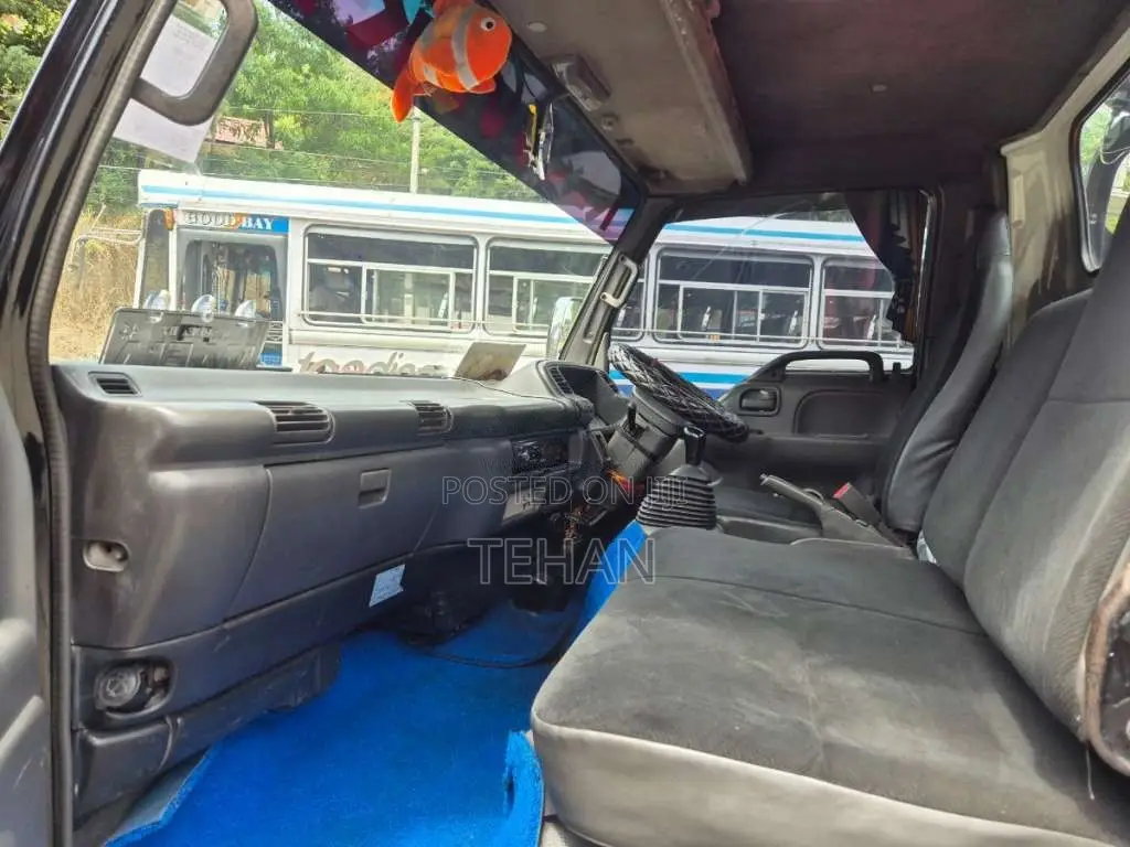 Isuzu NPR Carrier 1999 Lorry (Used)