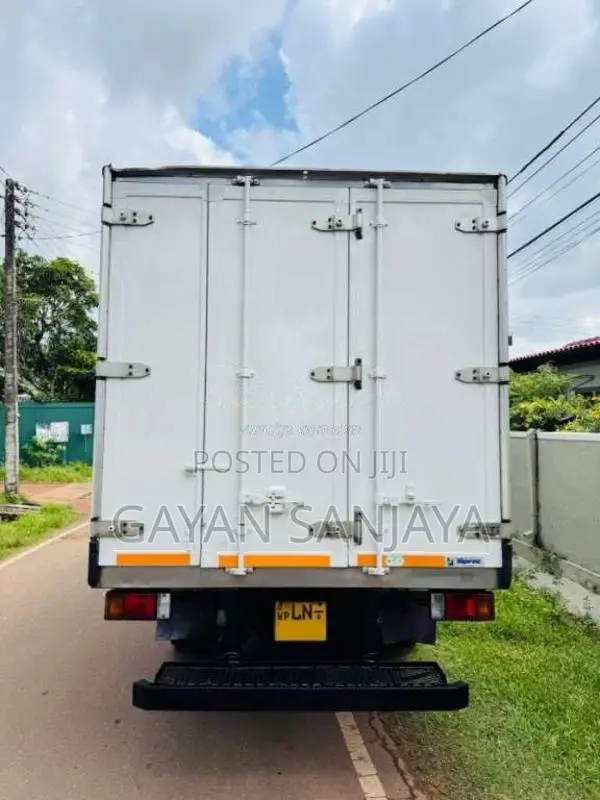 Isuzu Freezer 2014 Lorry (Used)