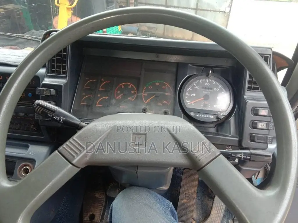 Isuzu 5M Concrite Mix 1991 Lorry (Used)