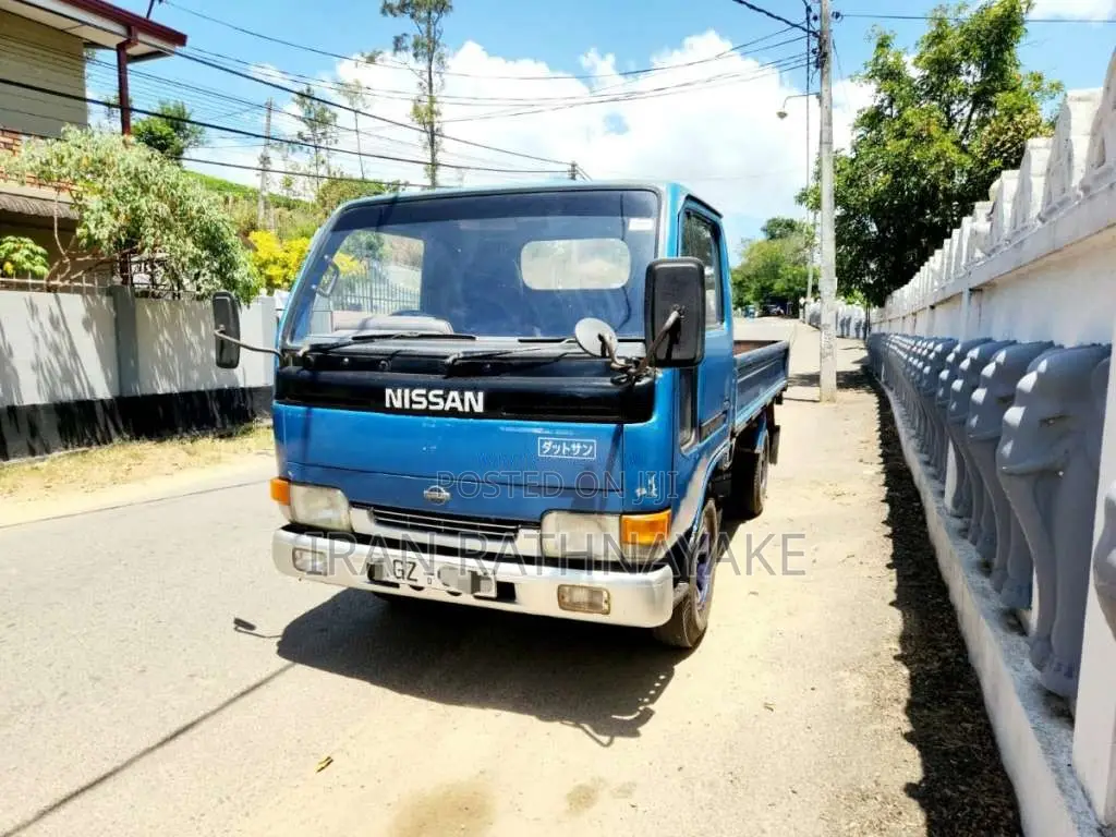 Nissan Atlas QD32 2003 Lorry (Used)