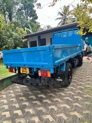 Isuzu ELF 1993 Lorry (Used)
