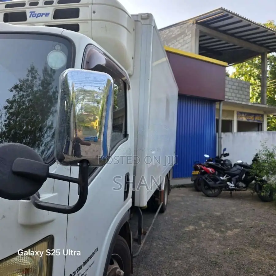 Isuzu Freezer 2011 Lorry (Used)