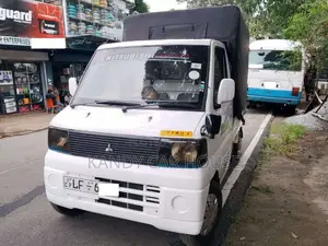 Mitsubishi MiniCab 2002 Lorry (Used)