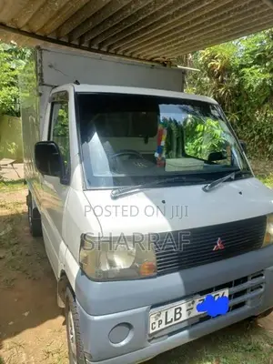 Mitsubishi U6 1t 2001 Lorry (Used)