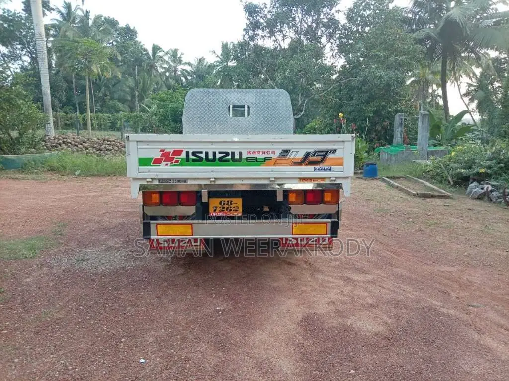 Isuzu NPR 1995 Lorry (Used)
