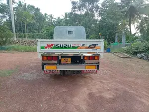 Isuzu NPR 1995 Lorry (Used)