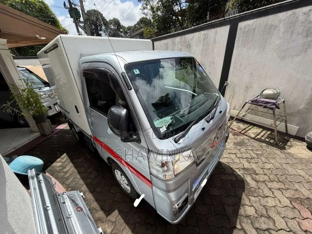 Daihatsu Hijet 2023 Lorry (Used)