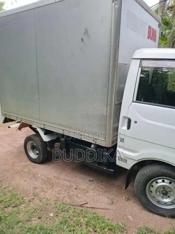 Nissan Nissan 2001 Lorry (Used)
