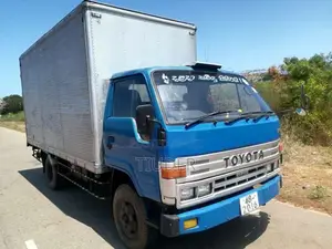 Toyota Dyna 1995 Lorry (Used)