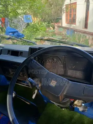 Isuzu CANTER 1982 Lorry (Used)