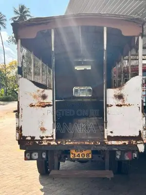Isuzu ELF 14.5ft 1993 Lorry (Used)