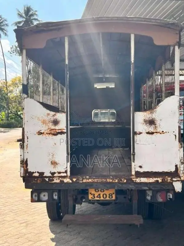 Isuzu ELF 14.5ft 1993 Lorry (Used)
