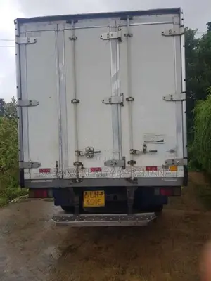 Isuzu ELF 2005 Lorry (Used)