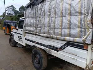 Mahindra Mahindra 2006 Lorry (Used)