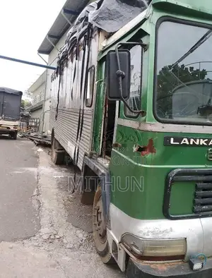 Ashok-Leyland Comet 1990 Lorry (Used)