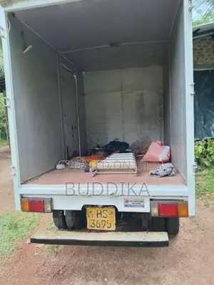 Nissan Nissan 2001 Lorry (Used)