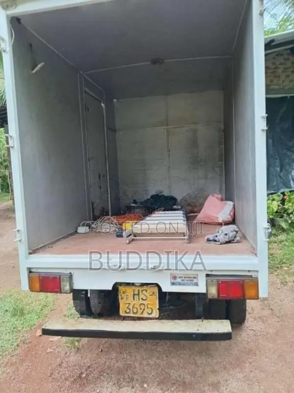 Nissan Nissan 2001 Lorry (Used)