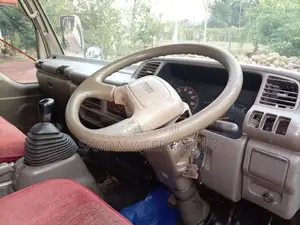 Isuzu NPR 1995 Lorry (Used)