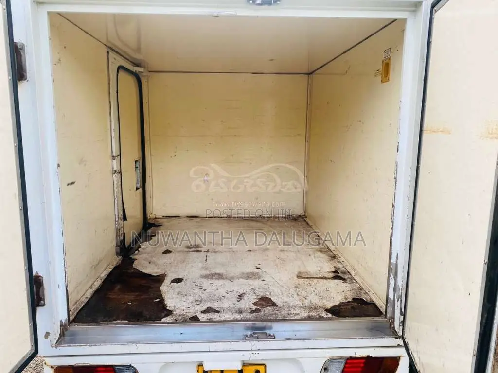 Mitsubishi MiniCab 2001 Lorry (Used)