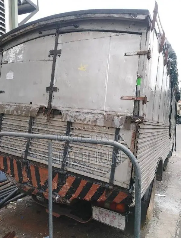 Ashok-Leyland Comet 1990 Lorry (Used)