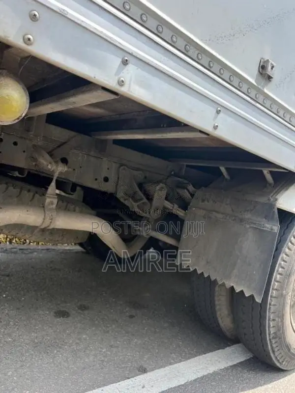 Isuzu 4hf1 Full Body 1999 Lorry (Used)