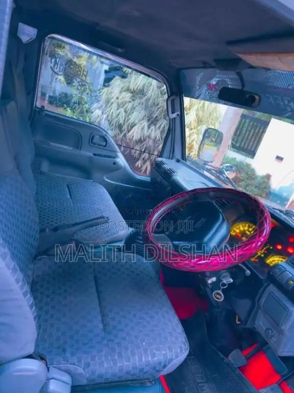 Isuzu ELF 2001 Lorry (Used)