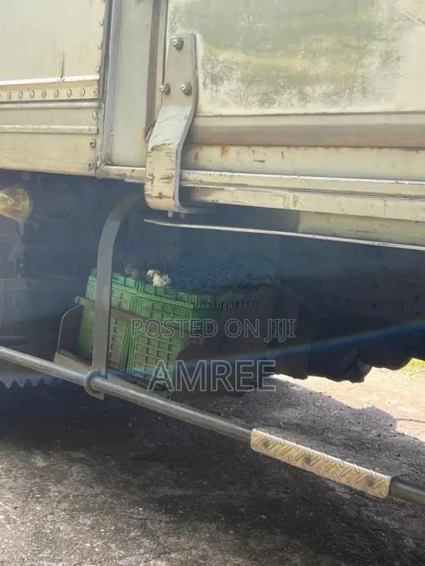 Isuzu 4hf1 Full Body 1999 Lorry (Used)